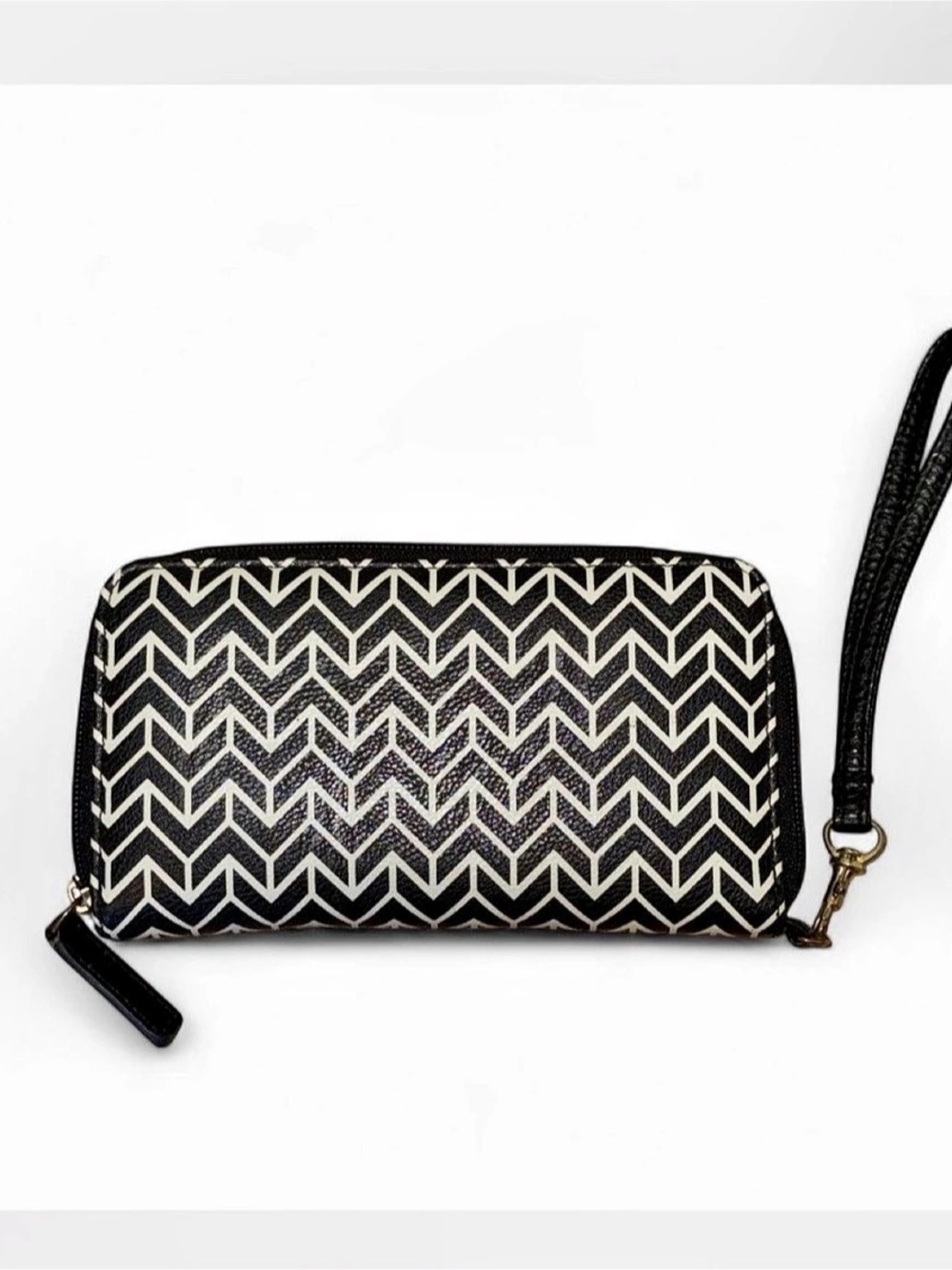 Black & White Geometric Wristlet Wallet